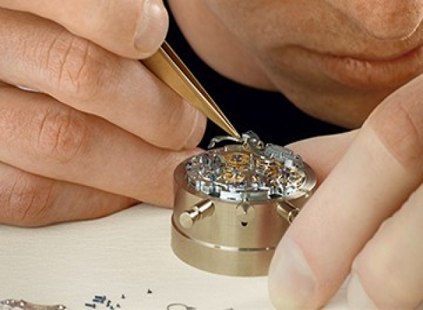 劳力士手表武汉官售后维修店电话